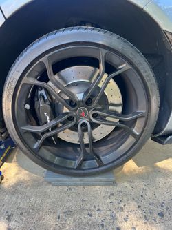 McLaren tires rim package