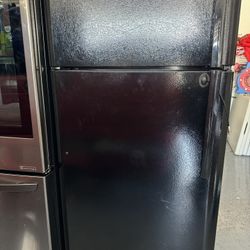 Frigidaire 18.3-cu ft Top-Freezer Refrigerator 