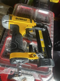 Dewalt pneumatic Nail Gun