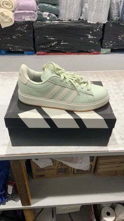 Adidas 8 1/2 $39.99