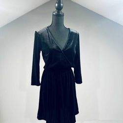 New Size 6 Black Velvet Dress - Small
