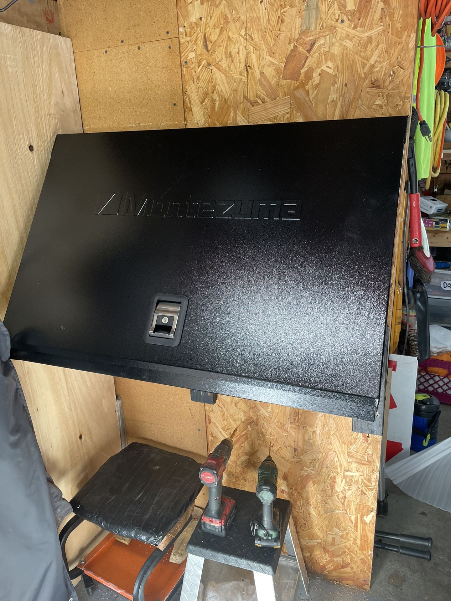 Montezuma Tool Box 36in X 17in Portable Triangle Lockable Multi-tier Toolbox Brand New In Box!