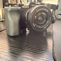 Sony Zve-10 w/ lens , cage & batteries