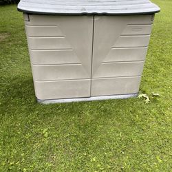 RUBBERMAID STORAGE SHED L 56" X W 30" X HT 48"  