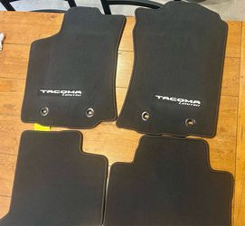 BRAND NEW FACTORY TOYOTA TACOMA 4 PIECE CARPET FLOOR MAT SET (FITS 2018-2023)