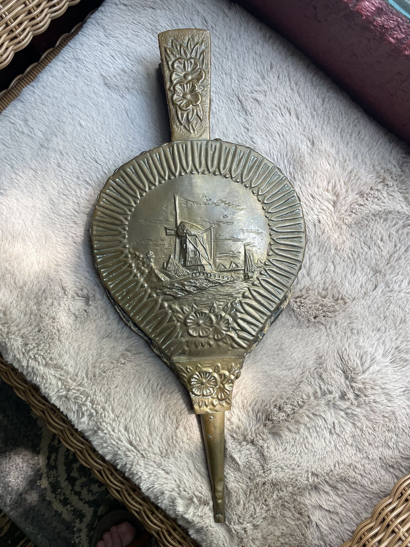 Vintage Brass Fireplace Bellows Dutch Scene Wood Leather Windmill Decor. NEAT!