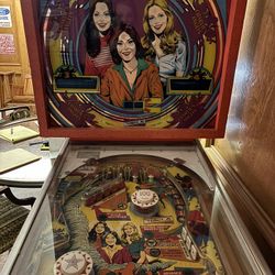 Charlie’s Angels Pinball Machine 