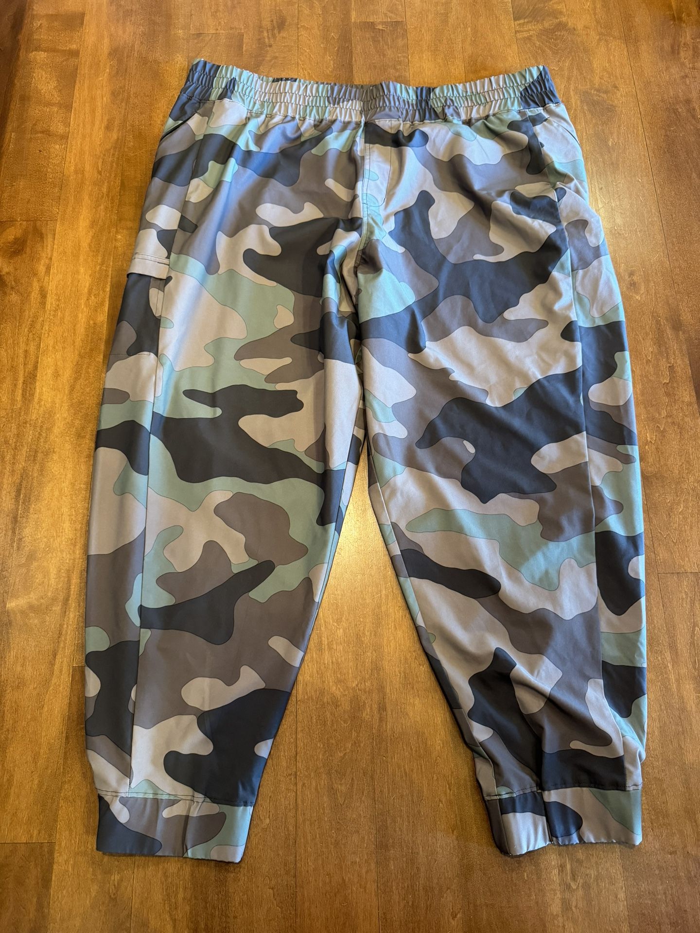 Woman’s Columbia Camouflage Plus Size Joggers Shipping Avaialbe 