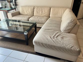 Sofa De Cuero Beige En Buenas Condiciones