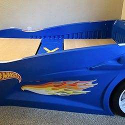 Step2 Hot Wheels Toddler-to-Twin Race Car Bed frame