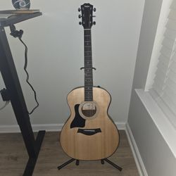 Taylor 114e Left Handed Woth Gig Bag