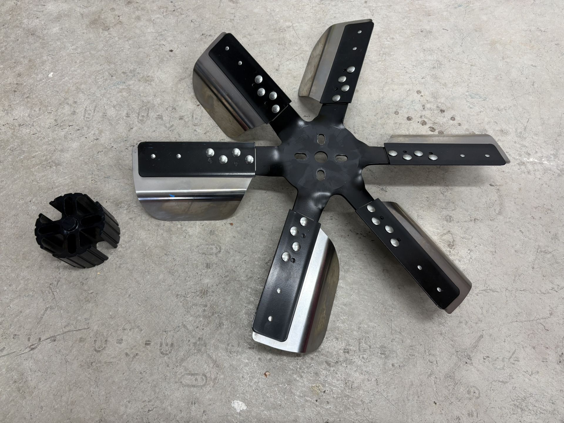 Derale Heavy-Duty Flex Fans 17015 & 2” Spacer