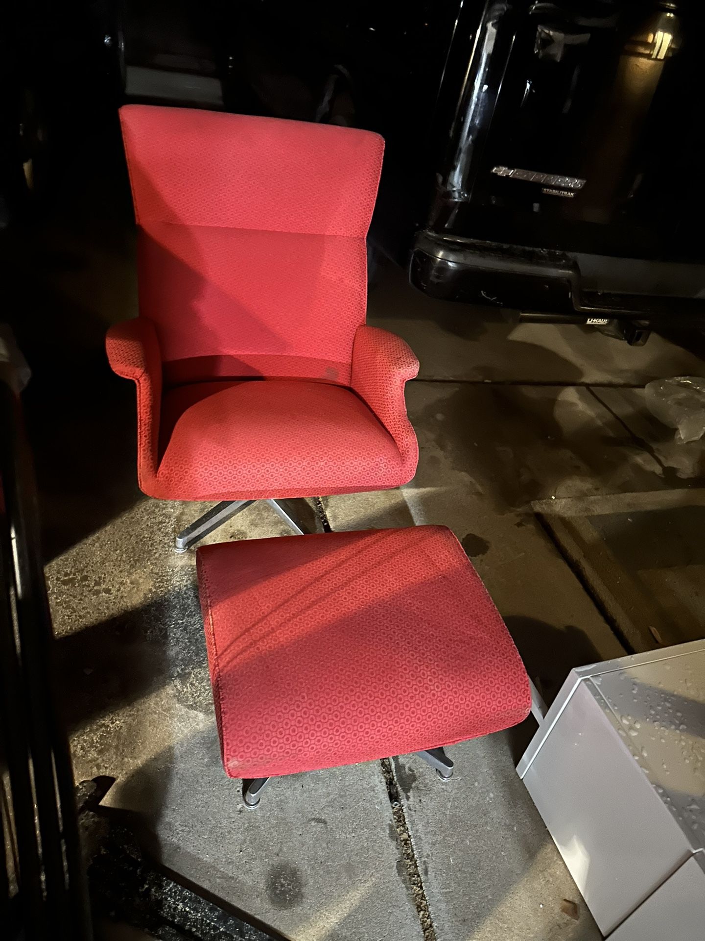 Arm Chair With Ottoman 