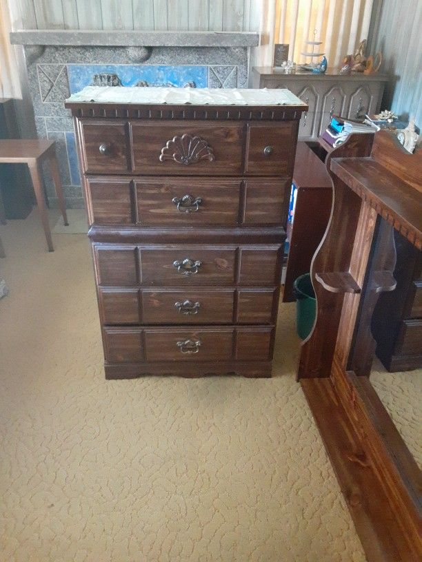 5 Piece Bedroom Suite By Thomasville 