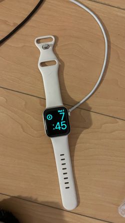 Apple Watch SE 2nd Gen (2022) 44mm GPS + Cellular – Silver – Charger Included