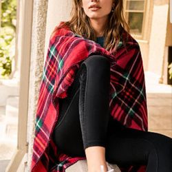 New Victoria Secret Pink Cozy Blanket Throw 