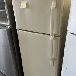 GE Refrigerator 