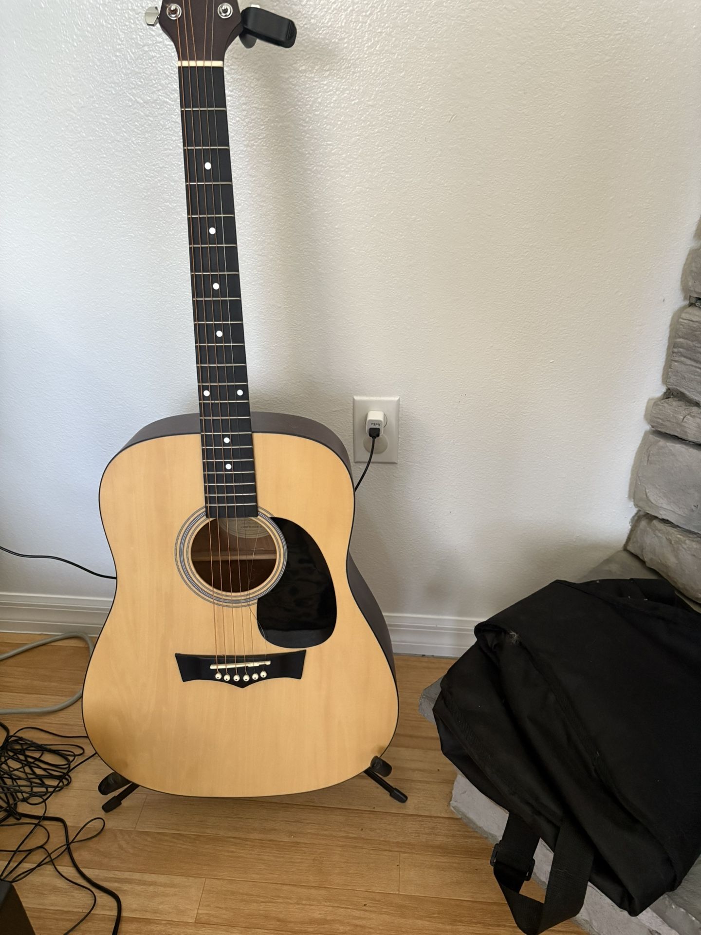 Peavey Acoustic guitar- 1 String Broke
