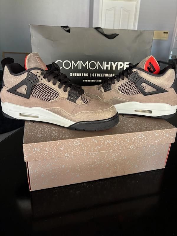 Air Jordan 4 Retro