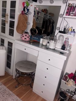 Large White Hollywood Makeup Vanity – Lighted Mirror, Glass Top & 6 Drawers