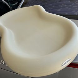 Keekaroo Peanut Changer