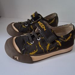 Keen Yellow Lizzard Canvas Shoe Size 9