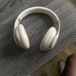 Beat Studio Pro 3