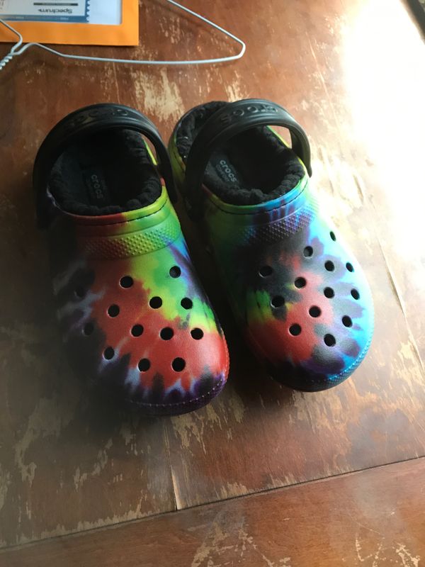 where sells crocs