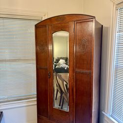 ANTIQUE OAK ARMOIRE