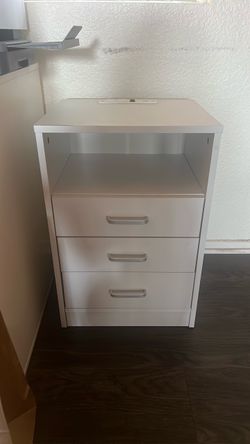 3 Drawer Nighstand w/ Charging Station
