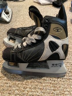 CCM 252 Tacks youth skates