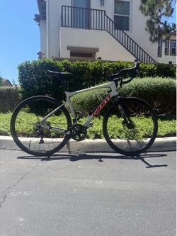 Giant Revolt Advanced 2 - Size ML Carbon Fiber Road Bike Gravel Bike