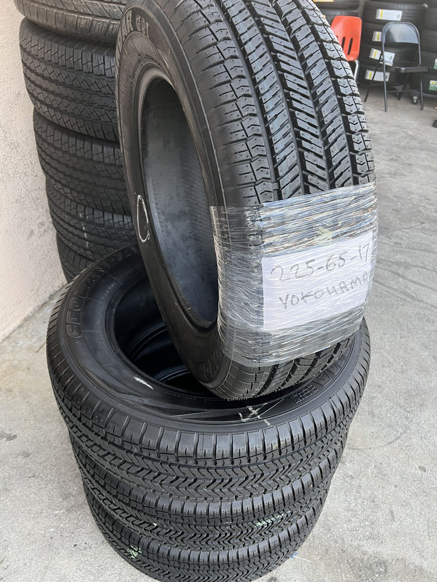 225/65/17 Set Of 4 Tires Yokohama Mounted And Balanced With Good Life And Guarantee Set De 4 Llantas Instaladas Y balanceadas