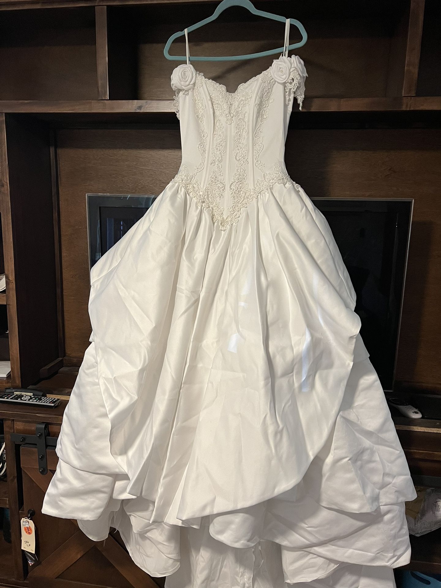 GORGEOUS White Wedding Dress