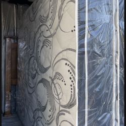 New Pilow Top Mattress And Box Spring. Please Message Me For Pricess, Twin, Full, Queen, king.