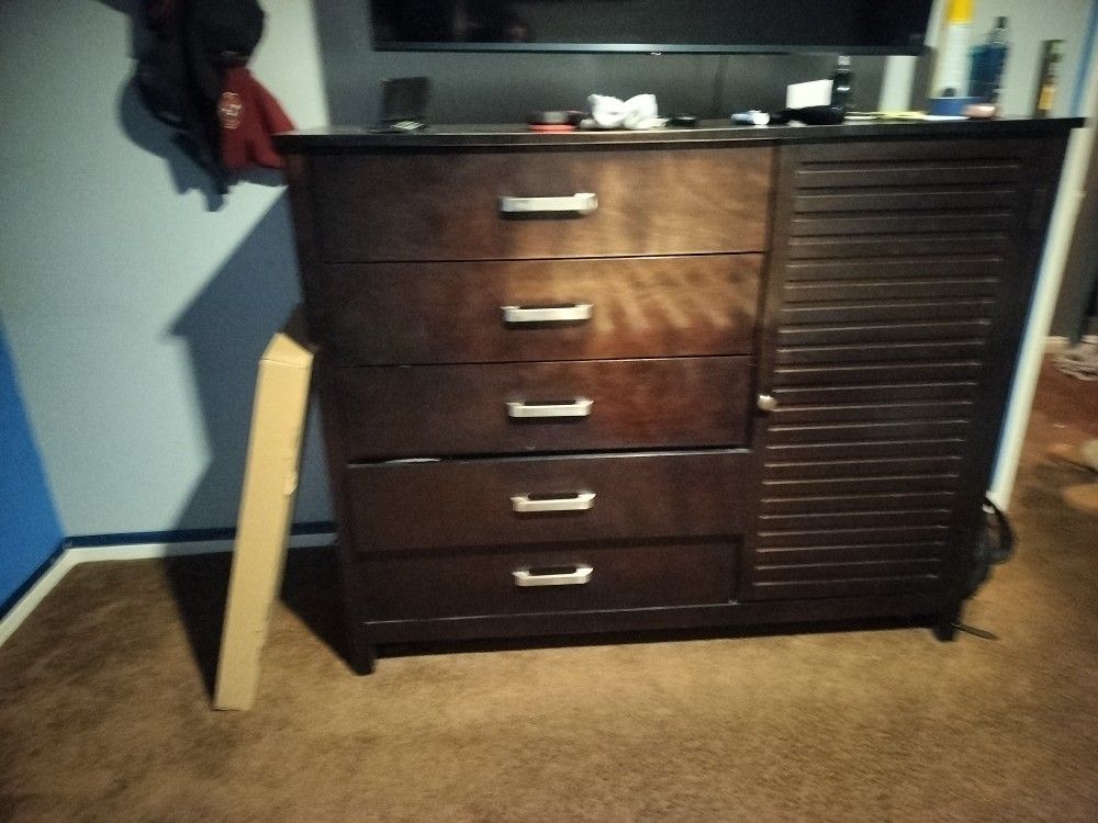 Queen Size Bedroom Set