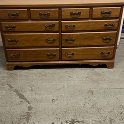 50”wx18”dx31”h Strong Good Condition All Drawers Work Good Dresser