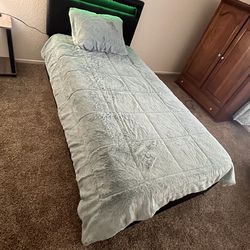 Twin size bed
