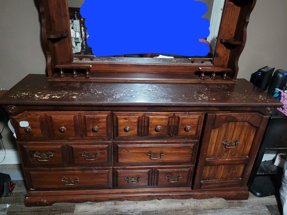 Dresser With Mirror