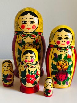Vintage Russian Matryoshka Five Nesting Dolls Babushka