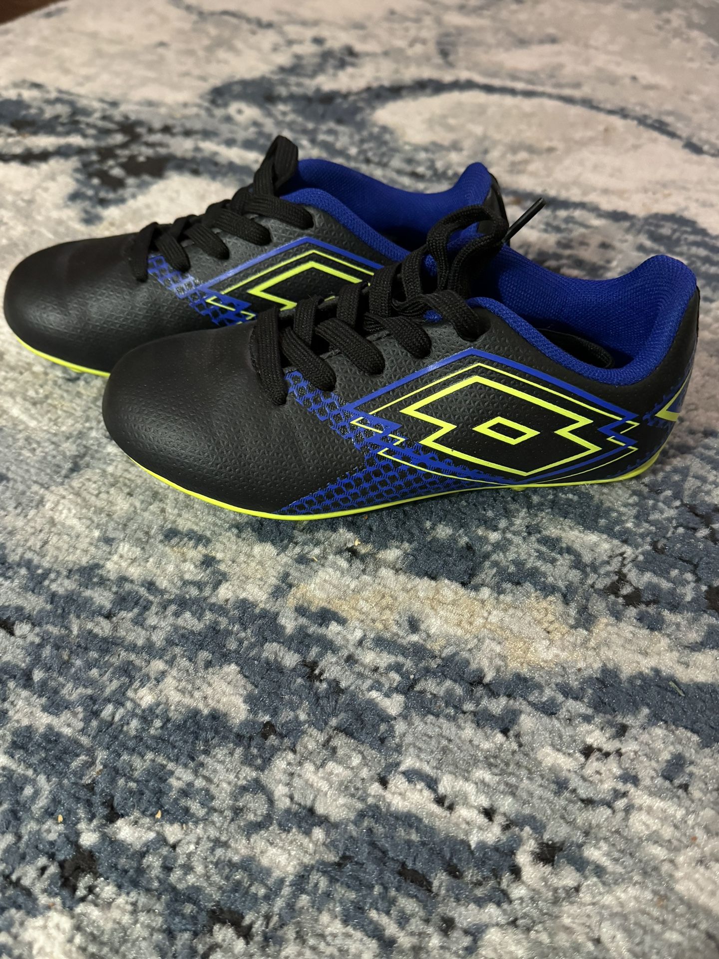 Lotto Size 1 Soccer Cleats