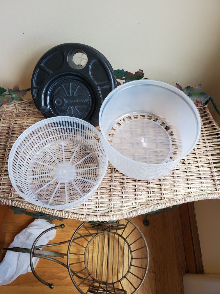 Farberware salad/ veggie/fruit spinner