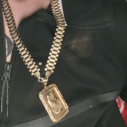 Gold Pendant 