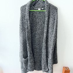 Gap long open-front cardigan sweater with front pockets. 