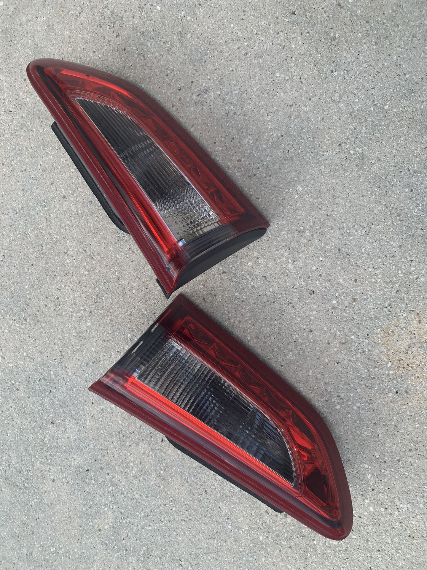 INFINITI QX60- JX REAR HATCH DOOR LITE ASSEMBLY