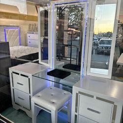 Oversize Make Up Vanity 