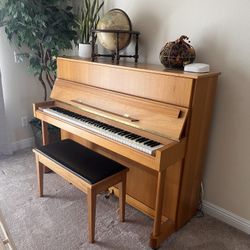 Pearl River Upright 118 Piano