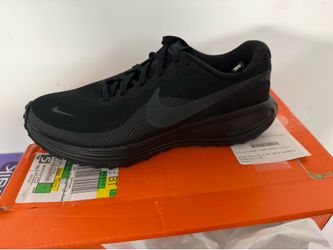 Nike revolution 8 women’s/ 9 for men’s size in black