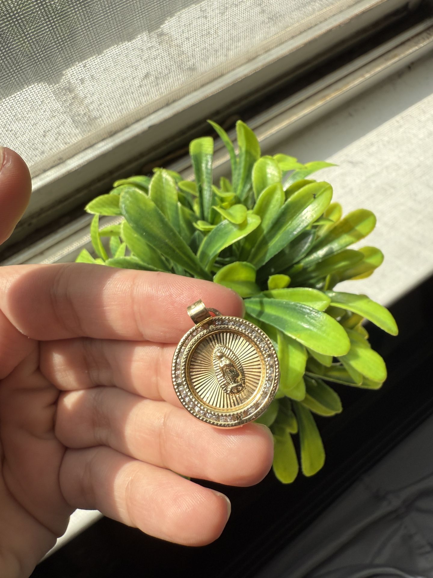 virgincita pendant 10k gold
