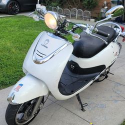 2023 Lance Powersports Cali Classic 49cc Scooter nice running new carb spark and tuned up recently 3K miles on it lien paperwork and bill of sale on h